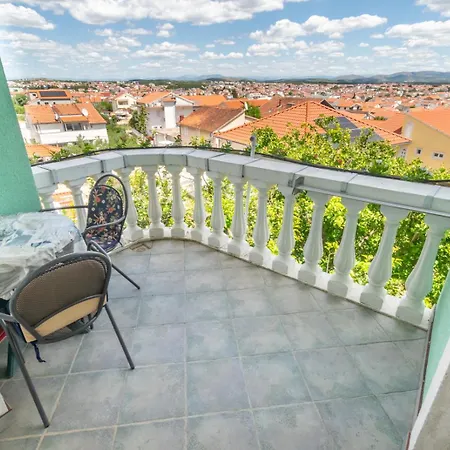 Katarine Zrinske Apartamento Vodice